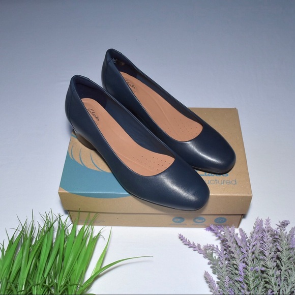 New! $129.95 Clarks Un Cosmo Dress Navy Leather Cuir Marine Pump Size 7.5 M - Picture 1 of 11